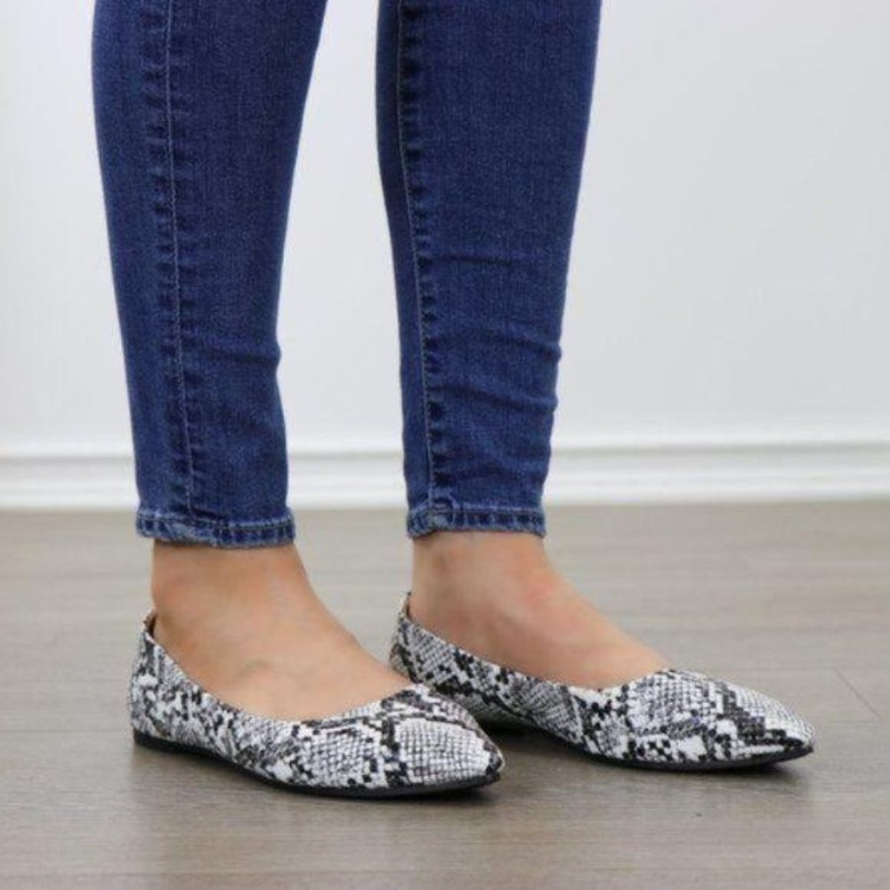 Python Snake Print Pointy Toe Flat Shoes - Picture 3 of 9